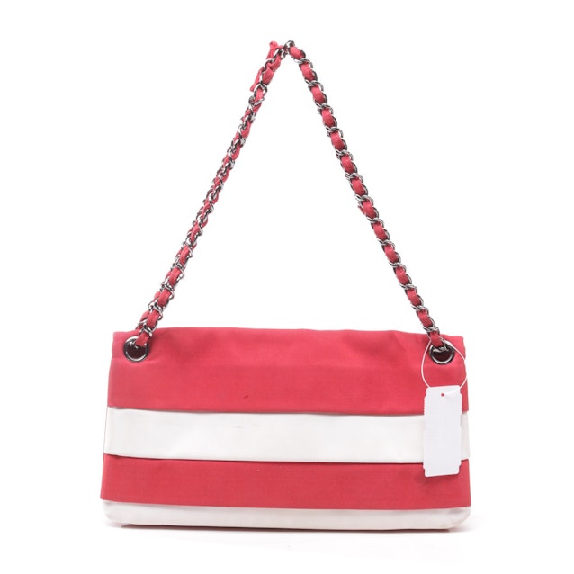 Shoulder Bag from Chanel in Red and Ivory | Vite EnVogue