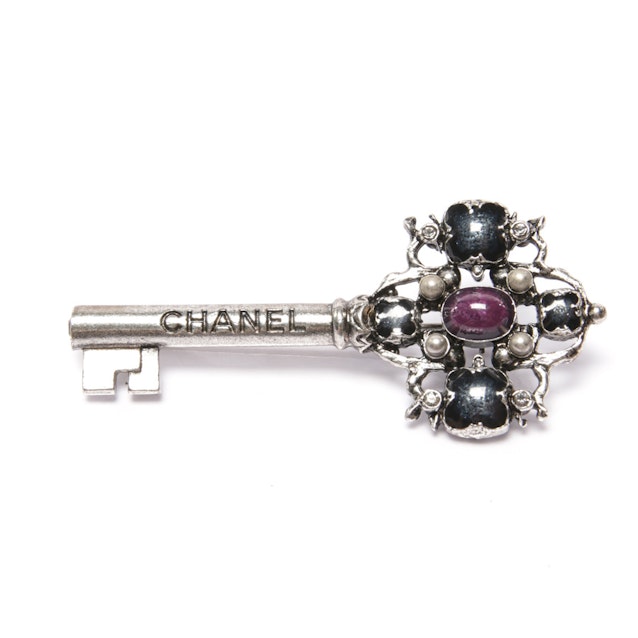Image 1 of Brooch from Chanel in Anthracite | Vite EnVogue