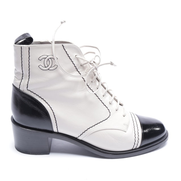 Image 1 of Ankle Boots from Chanel in Beige and Black size 38,5 EUR | Vite EnVogue