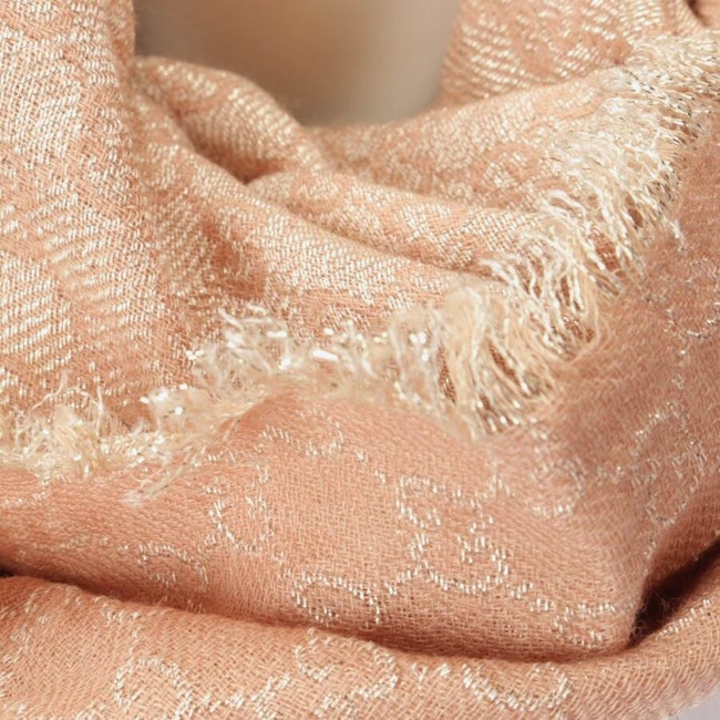 Image 2 of Shawl in color Pink | Vite EnVogue