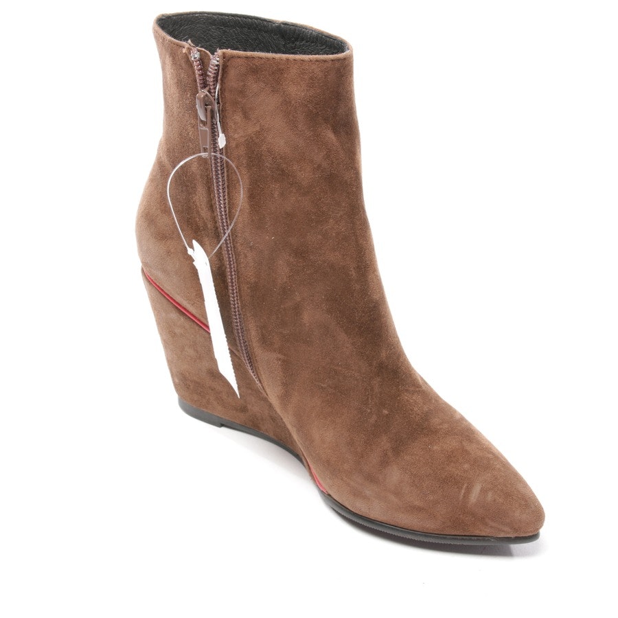 large atomic Go to the circuit Buy Isabel Licardi ankle boots in brown | Boots at Vite EnVogue